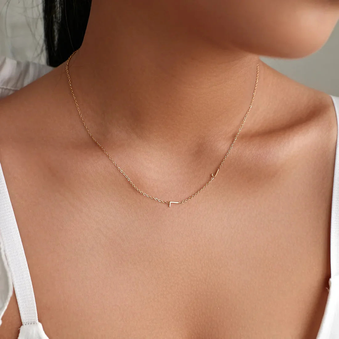 Collar con iniciales personalizadas en horizontal